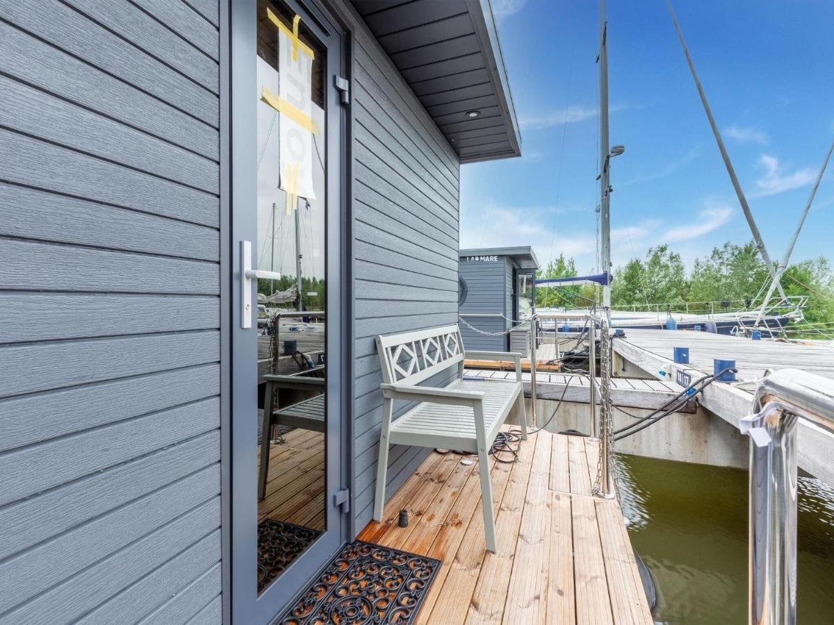 Luxury Houseboat In Volendam Marina Hotel Exterior photo