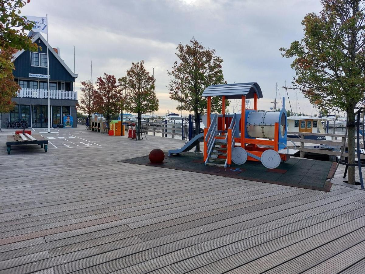 Luxury Houseboat In Volendam Marina Hotel Exterior photo