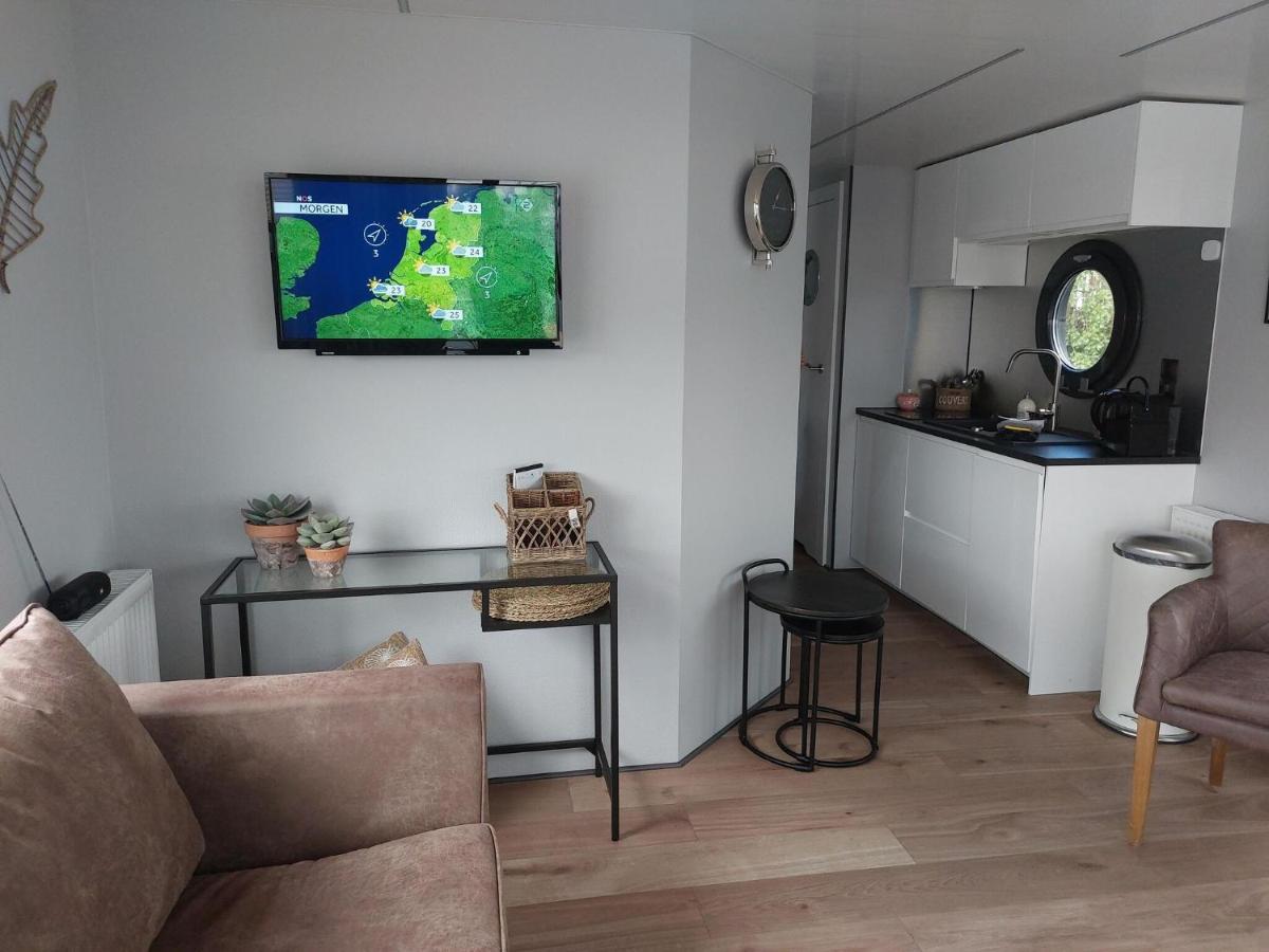 Luxury Houseboat In Volendam Marina Hotel Exterior photo